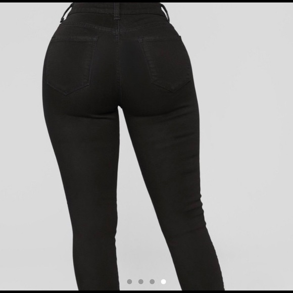 Classic Mid Rise Black Fashion Nova jeans - Picture 3 of 3